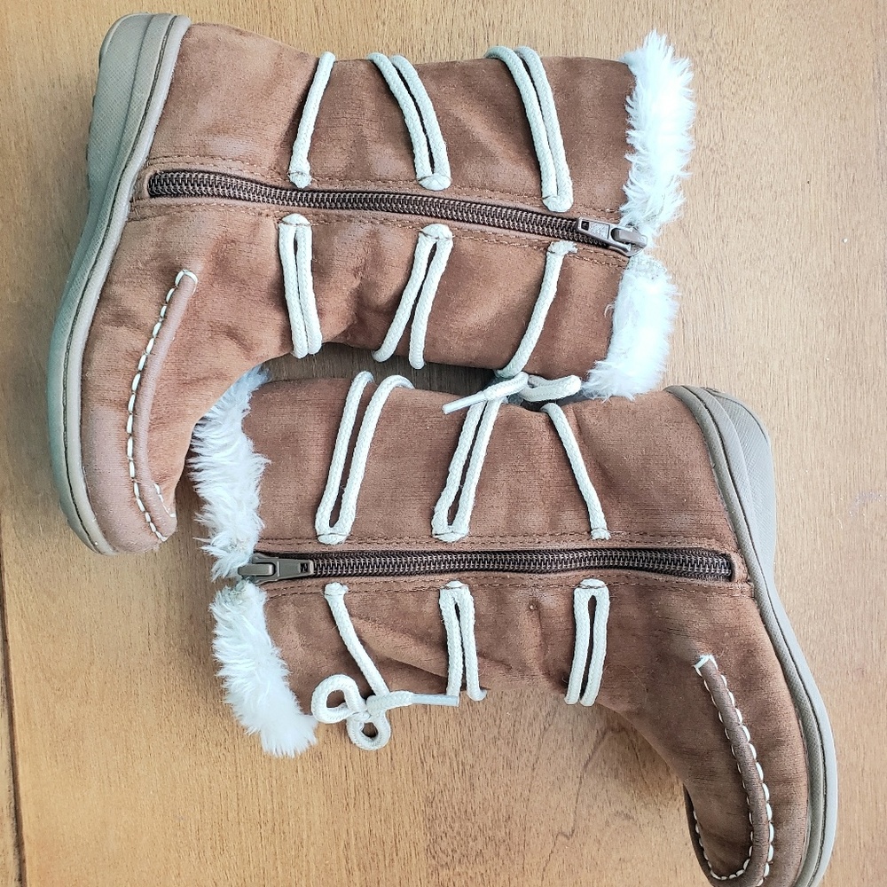 Carters girl boots size 9 - Picture 3 of 4